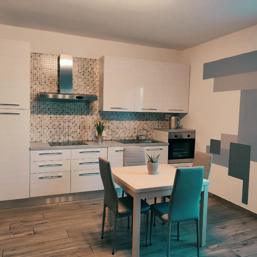 Casa Vacanze Da Marti Tirano Bagian luar foto